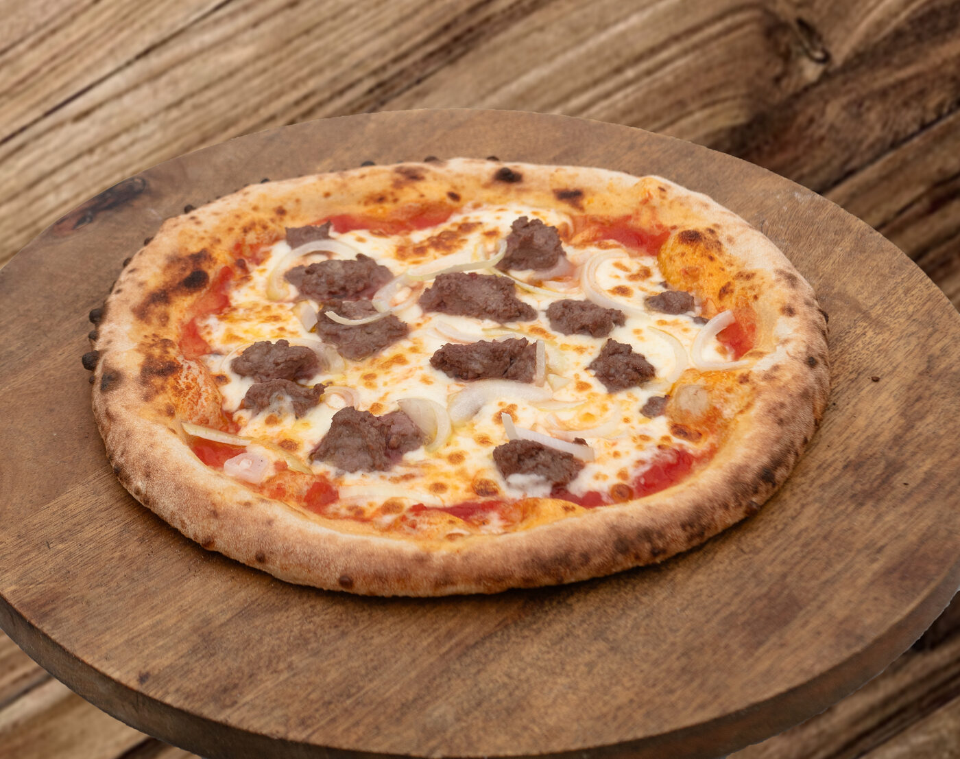Pizza Bolognaise avec viande hachée et oignons