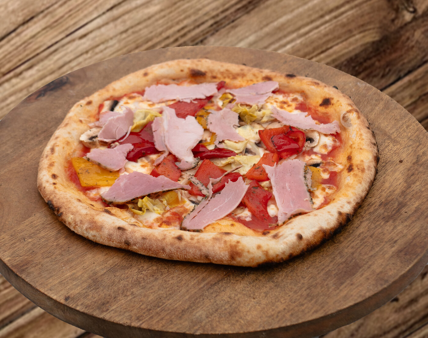 Pizza 4 Saisons avec jambon, poivrons et artichauts
